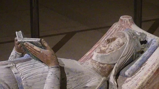 The effigy of Eleanor of Aquitaine in the Abbey of Fontevraud. Source