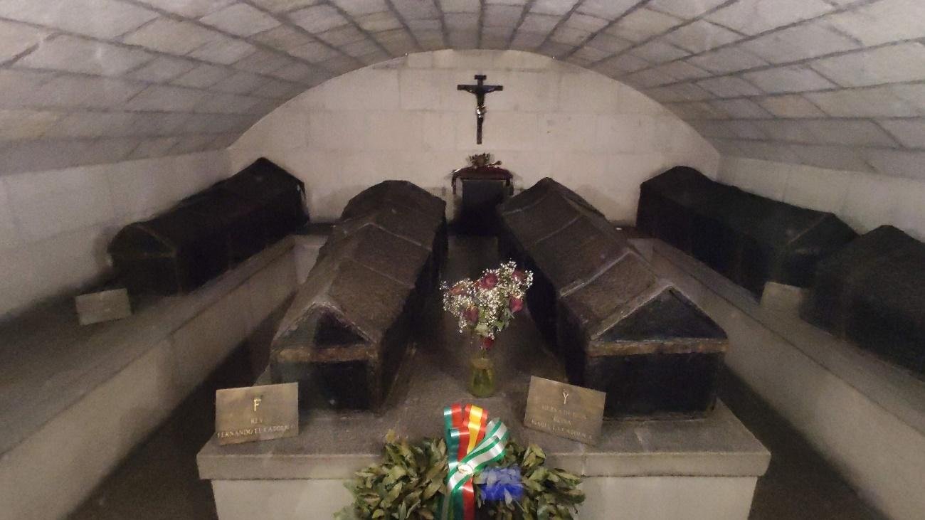 Imagen que contiene interior, tabla, edificio, llenado

Descripción generada automáticamente