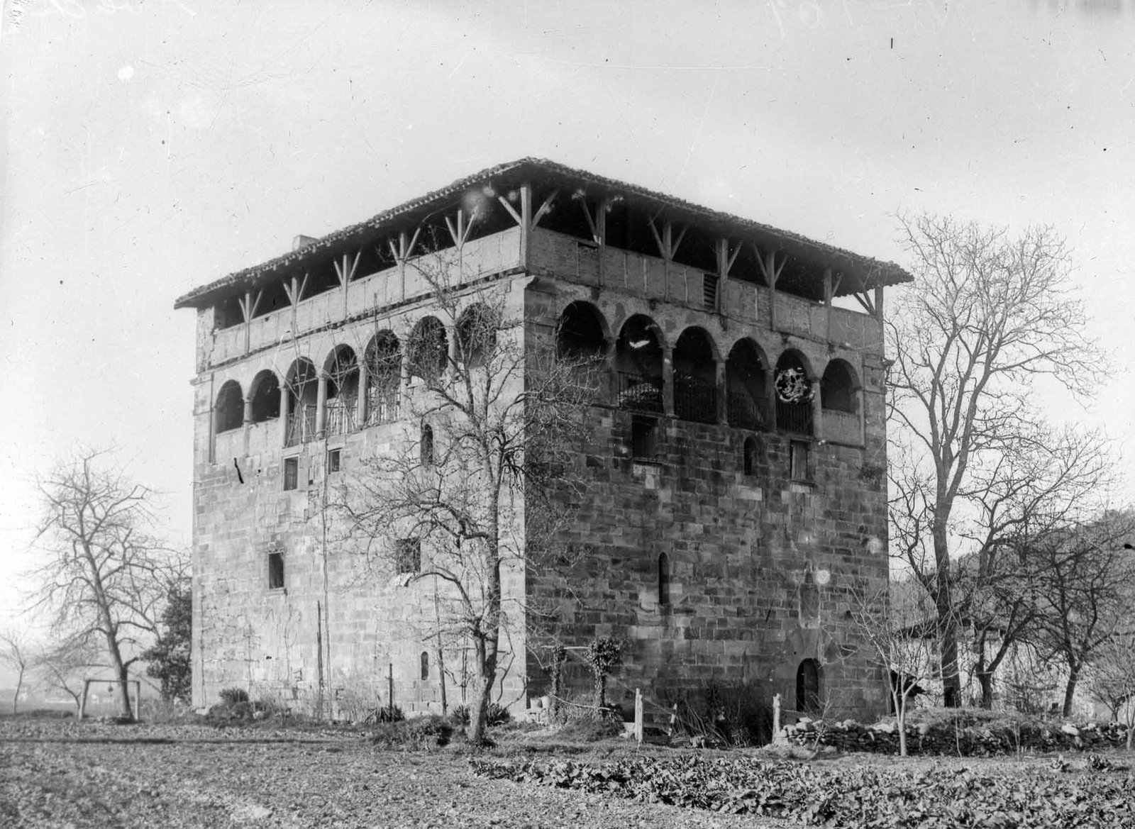 Casas torre feudales del País Vasco: reflejo del status de los parientes mayores (parte III y final).